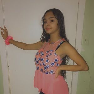 Meet your Posher, Niasha